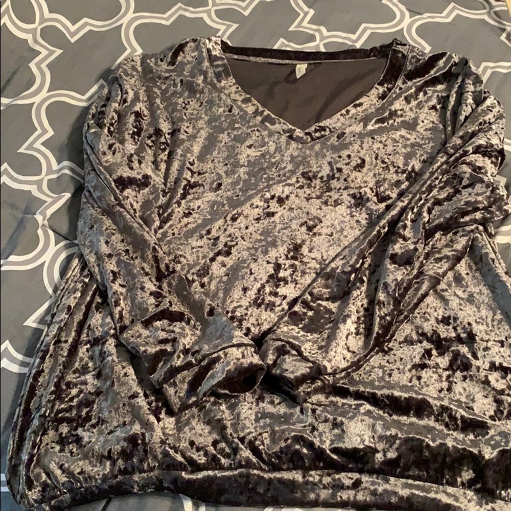 Velour top - Picture 2 of 3